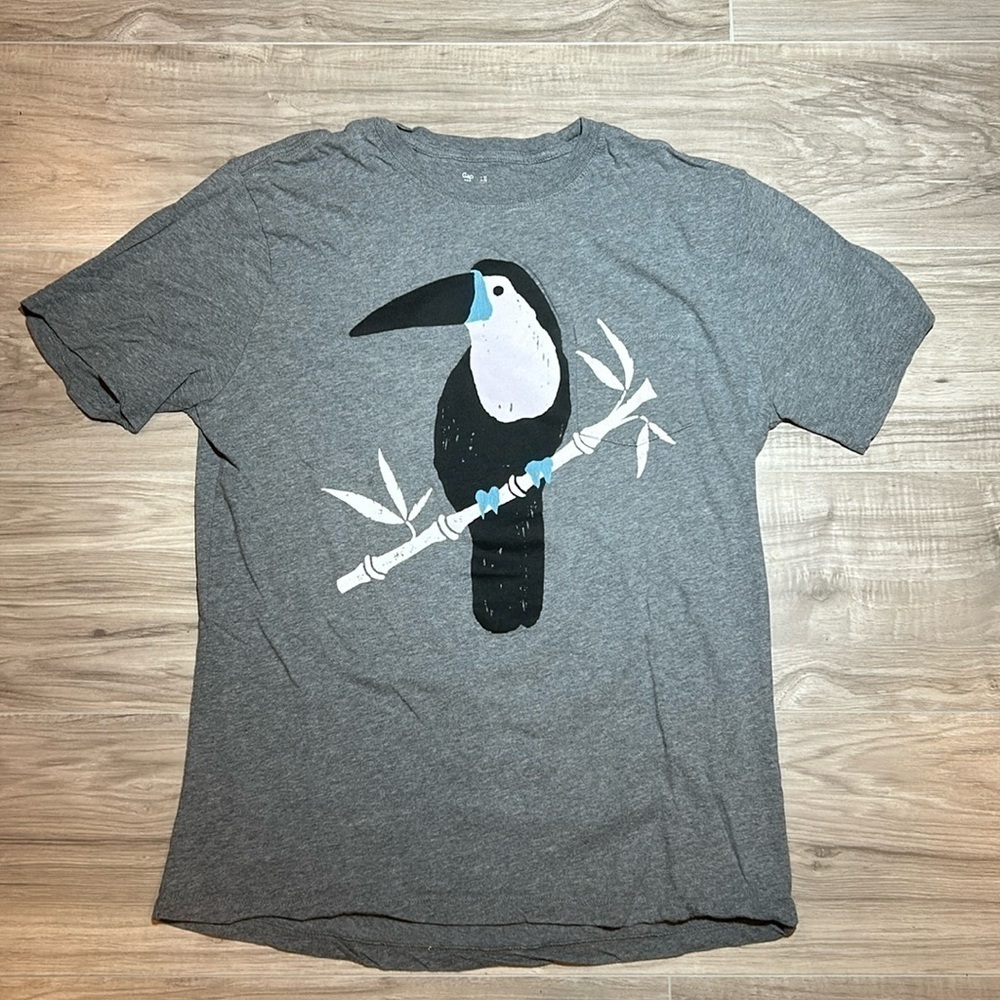 Men’s Gap pocket tee size medium